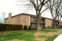 St. Clair Villas Condominiums in St. Clair Shores, MI - Building Photo - Building Photo