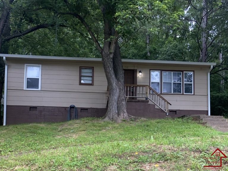 712 Bronson St in Rossville, GA - Foto de edificio