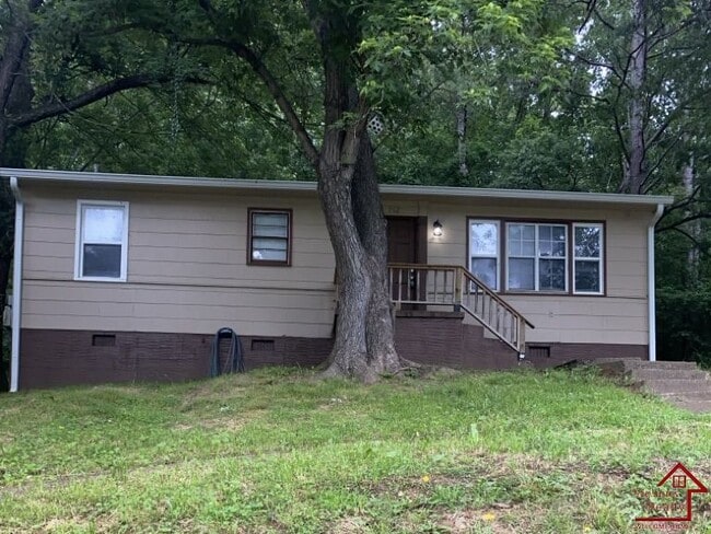 property at 712 Bronson St