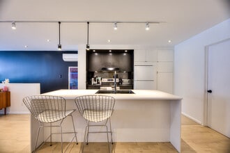 5755 Beaulieu Rue in Montréal, QC - Building Photo - Building Photo