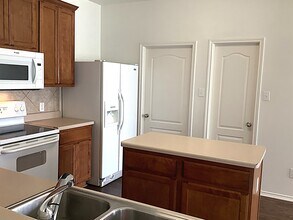 109 Castle Dr in Hutto, TX - Building Photo - Building Photo