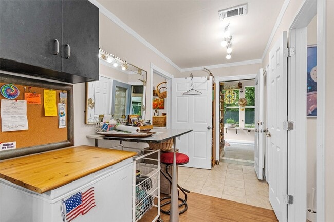 property at 628 Bullfrog Ln