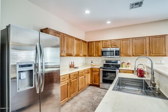 17610 W Port Royale Ln in Surprise, AZ - Building Photo - Building Photo