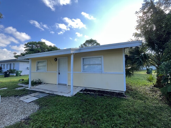 1354 SW 26th Ave in Fort Lauderdale, FL - Building Photo - Building Photo