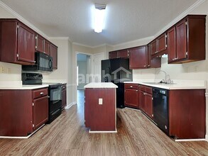 6556 Brickmont Rd in Bartlett, TN - Foto de edificio - Building Photo