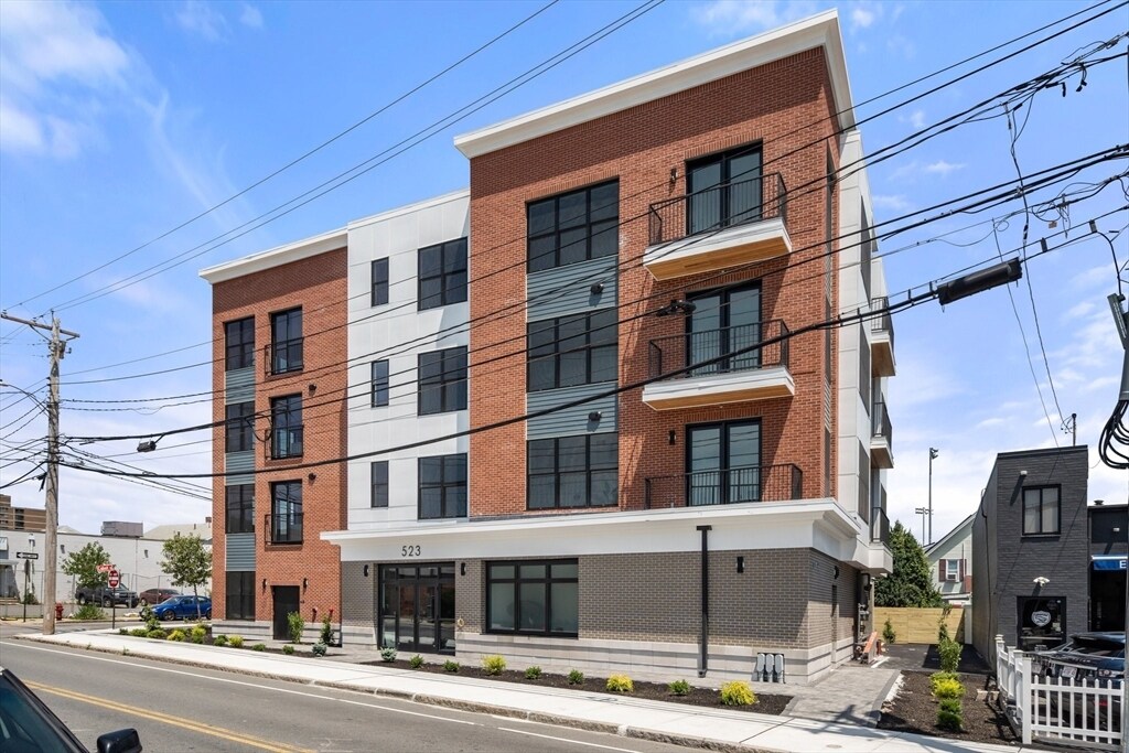 523 2nd St in Everett, MA - Building Photo