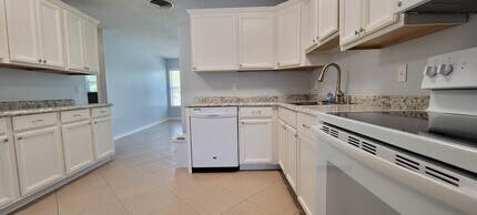 2272 NE Tropical Way in Jensen Beach, FL - Building Photo - Building Photo