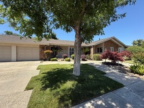 2721 Deerfield Pl in Modesto, CA - Building Photo - Building Photo