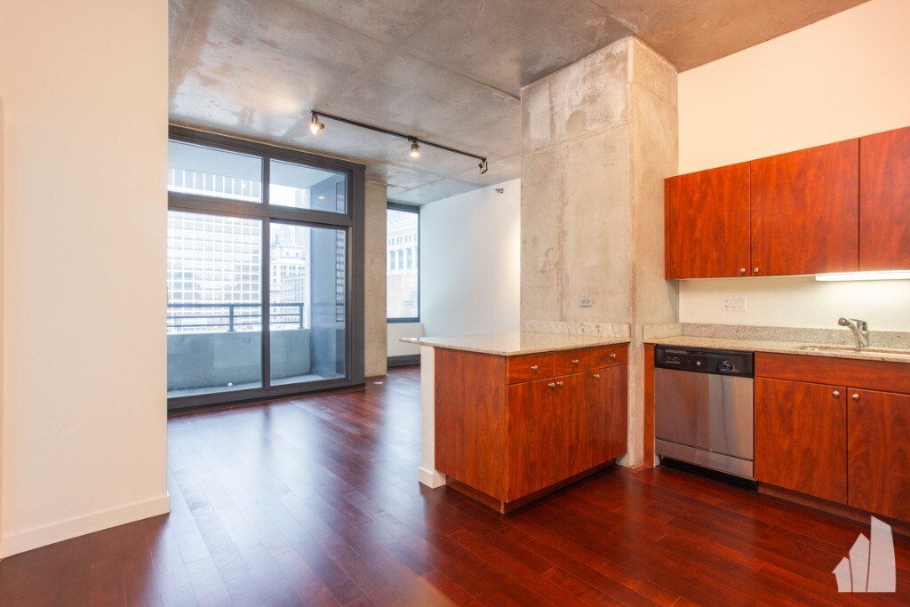 235 W Van Buren St, Unit 1410 in Chicago, IL - Building Photo