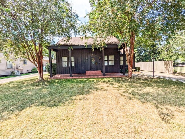 property at 1417 Central Dr