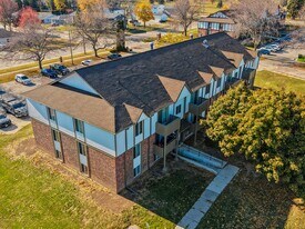 Cedar Grove Apartments in Manitowoc, WI - Building Photo