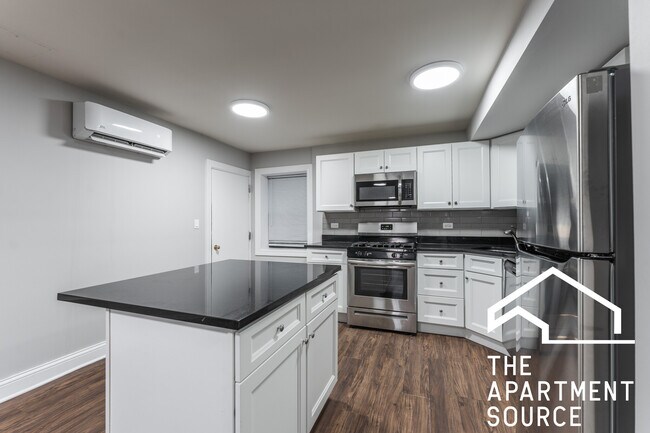 5746 N Winthrop Ave, Unit 203 in Chicago, IL - Foto de edificio - Building Photo