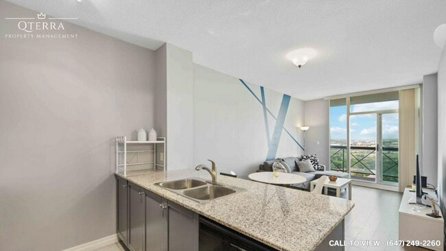 1359 Rathburn Rd E in Mississauga, ON - Building Photo - Building Photo