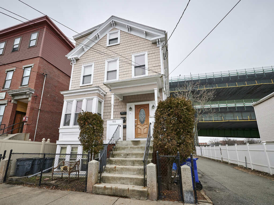 90 Chestnut St in Chelsea, MA - Building Photo