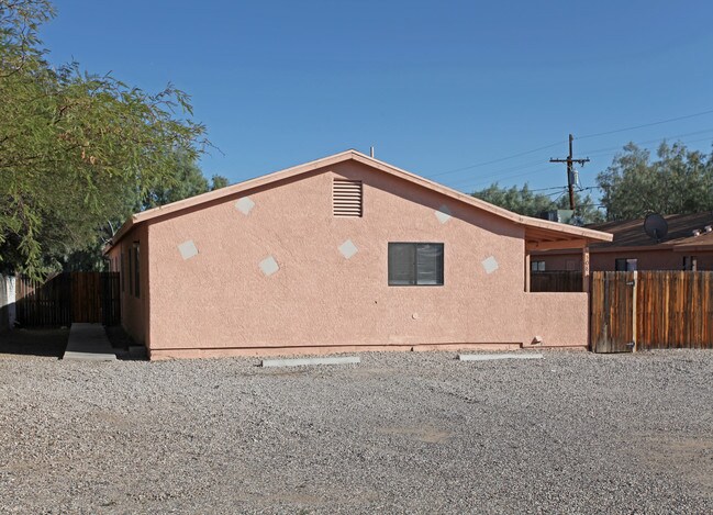 508 N Iroquois Ave in Tucson, AZ - Foto de edificio - Building Photo