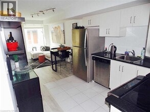 7 Applewood Ln in Toronto, ON - Building Photo - Building Photo