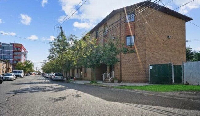 124 North St in Bayonne, NJ - Building Photo - Building Photo