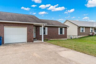 178-180 Comanche Ln in Jackson, MO - Building Photo