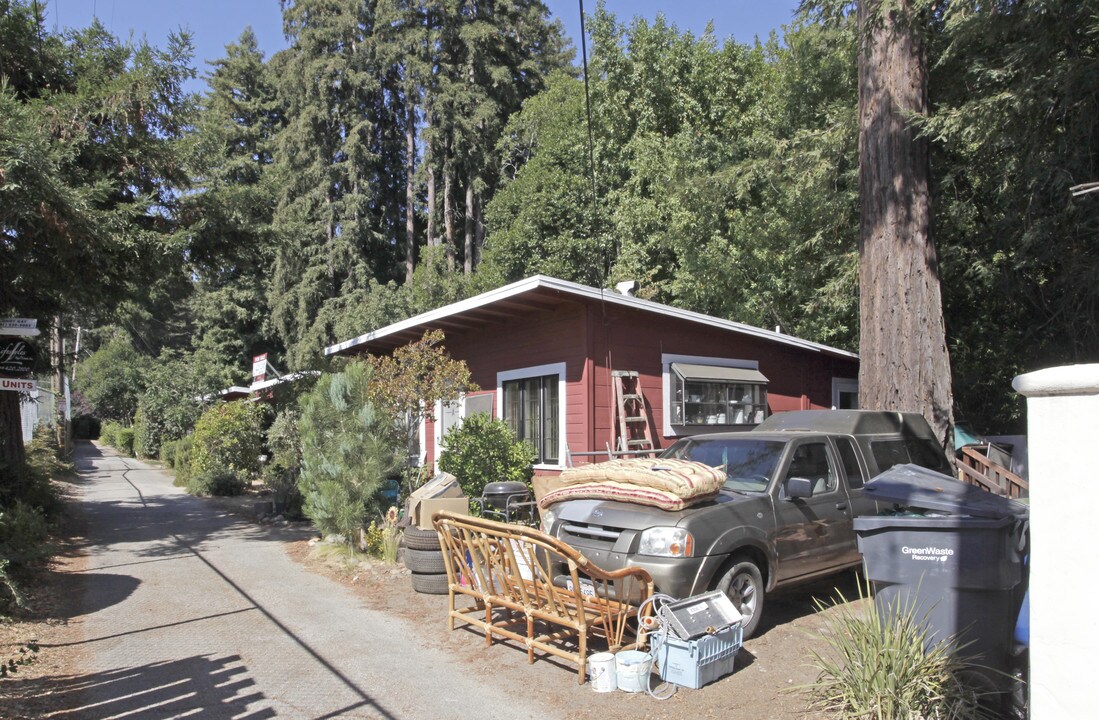 Creekside Cottages in Boulder Creek, CA - Building Photo