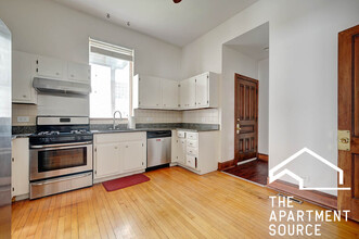2835 N Ashland Ave, Unit 2 in Chicago, IL - Foto de edificio - Building Photo