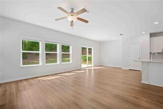 279 Wells Cir in Holly Springs, GA - Building Photo - Building Photo