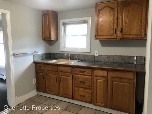 2 Silver Pl in Waterville, ME - Building Photo - Building Photo