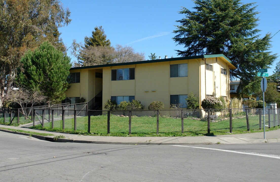 1083 Delport Ave in Santa Rosa, CA - Building Photo