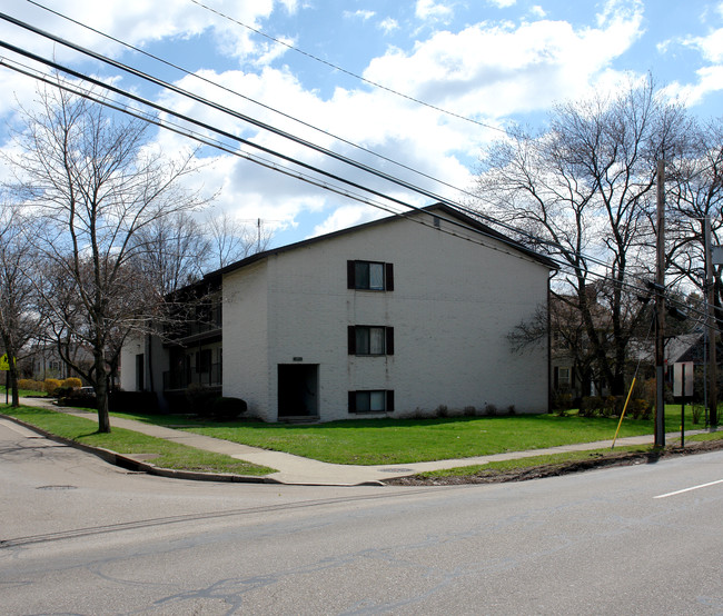 2544 Benton St in Akron, OH - Foto de edificio - Building Photo