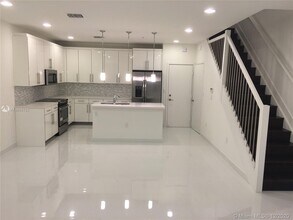 2621 NE 212th Terrace-Unit -207 in Miami, FL - Building Photo - Building Photo
