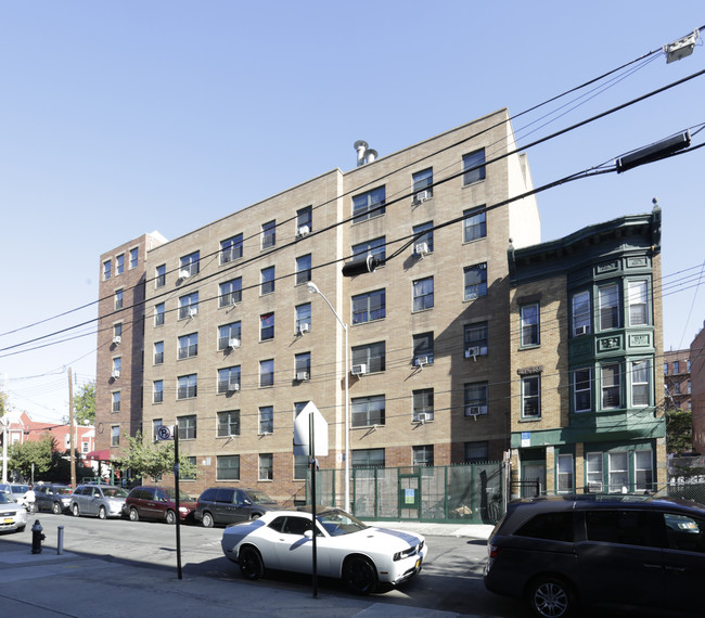 2120 Hughes Ave in Bronx, NY - Foto de edificio - Building Photo