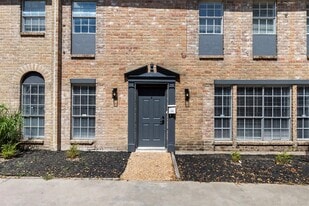 2226 Nantucket Dr in Houston, TX - Building Photo