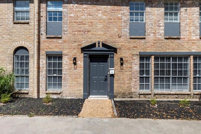 property at 2226 Nantucket Dr