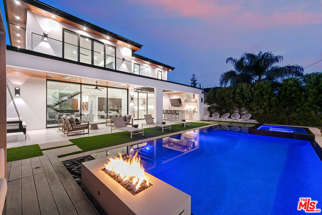 5026 Petit Ave in Los Angeles, CA - Building Photo
