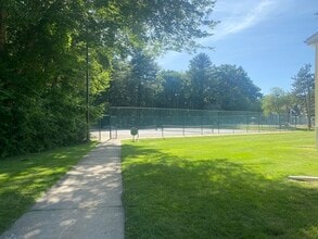 18 Walden Dr, Unit #8 in Natick, MA - Foto de edificio - Building Photo