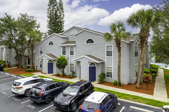 Columbia Arms in Kissimmee, FL - Building Photo - Building Photo