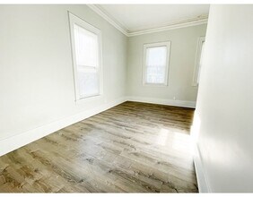 30 Woodbine St-Unit -1 in Boston, MA - Foto de edificio - Building Photo