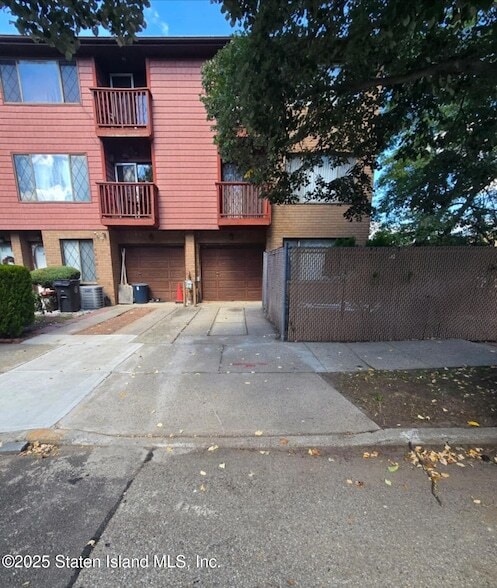 401 Maryland Ave in Staten Island, NY - Building Photo