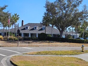 1556 Scarlett Ave in North Port, FL - Foto de edificio - Building Photo