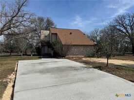 205 Wingate Ct in Seguin, TX - Building Photo