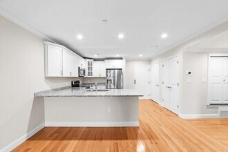 2 Manor Ter in Lexington, MA - Building Photo - Building Photo