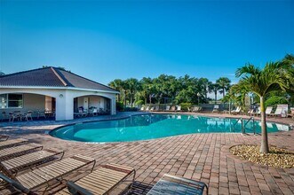 24232 Riverfront Dr in Punta Gorda, FL - Foto de edificio - Building Photo
