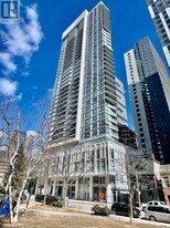 77 Mutual St in Toronto, ON - Building Photo