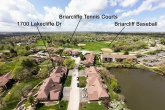 1700 Lakecliffe Dr in Wheaton, IL - Building Photo - Building Photo