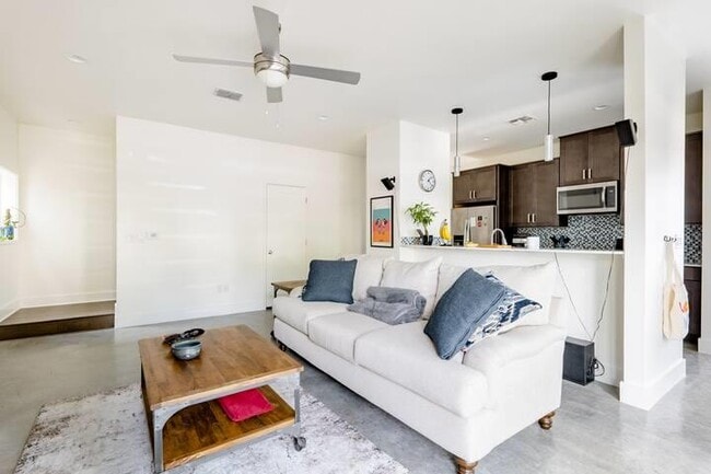 property at 2101 Montopolis Dr