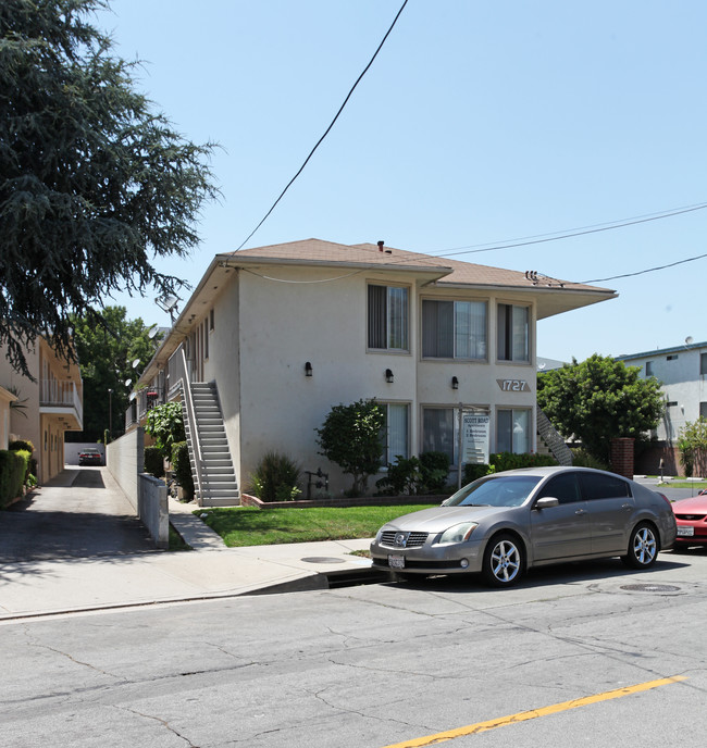 Scott Road Apartments in Burbank, CA - Building Photo - Building Photo