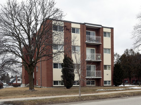28 Weichel St in Kitchener, ON - Building Photo