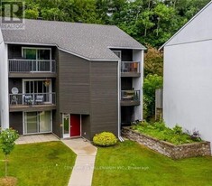 1102 Horseshoe Valley Rd W in Barrie, ON - Building Photo