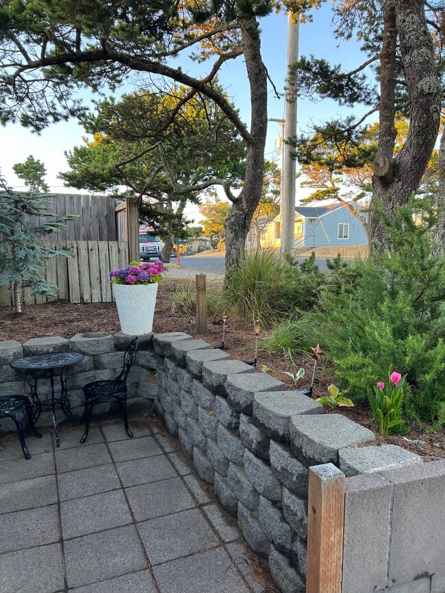 1007 NW Lake St in Newport, OR - Building Photo - Building Photo