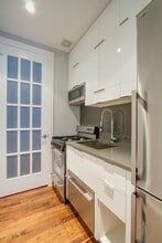 221 E 11th St, Unit GA in New York, NY - Foto de edificio - Building Photo