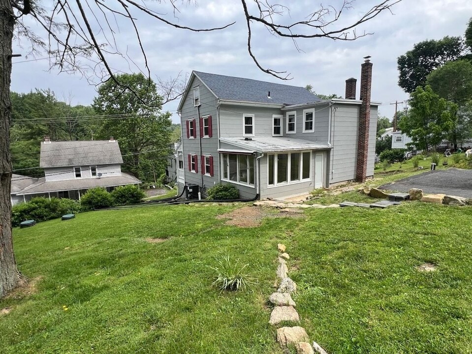292 N Galen Hall Rd in Wernersville, PA - Building Photo